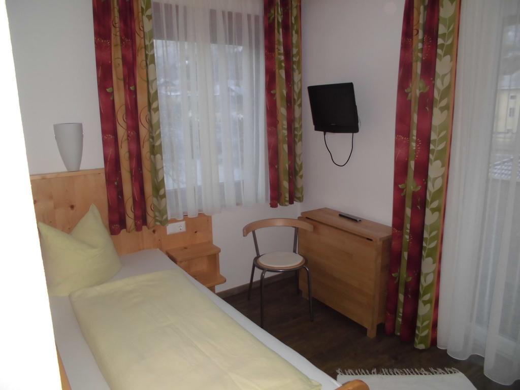 Pension & Ferienwohnung Dullnig Ґмюнд-ін-Кернтен Екстер'єр фото